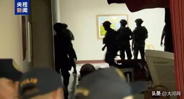 菲律宾参议院进入封锁状态，内部传出连续枪声，据悉有国调局人员入内试图逮捕参议员德拉罗萨，有军方持枪人员入内